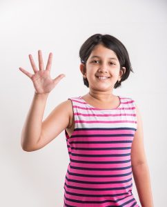  small girl showing 5 fingers 